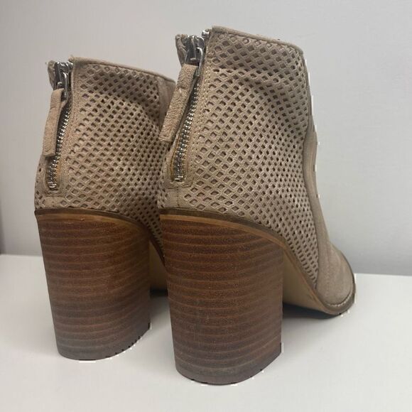 Steve Madden Tan Suede Boots Replay Heeled Ankle Size 8 Taupe Beige - Picture 6 of 8